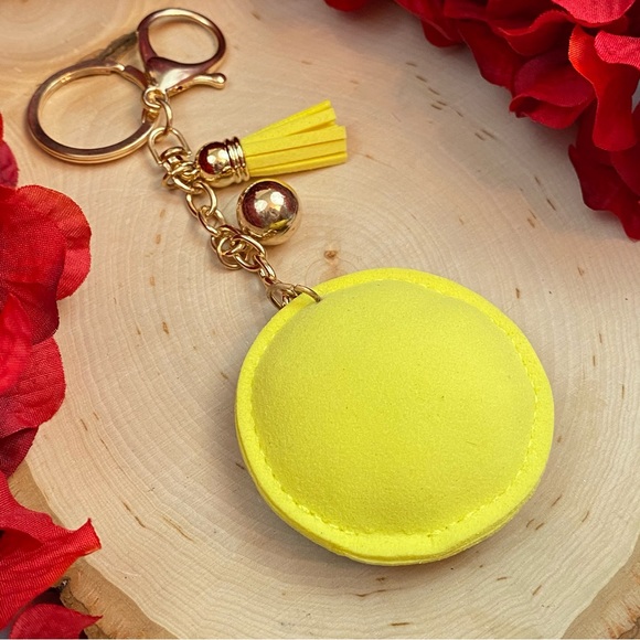 🥎Crystal & Leather Softball Keychain & Yellow Tassel - Picture 9 of 10